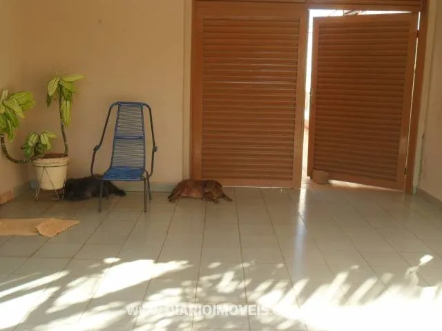 Casa à venda — foto 2 de 2