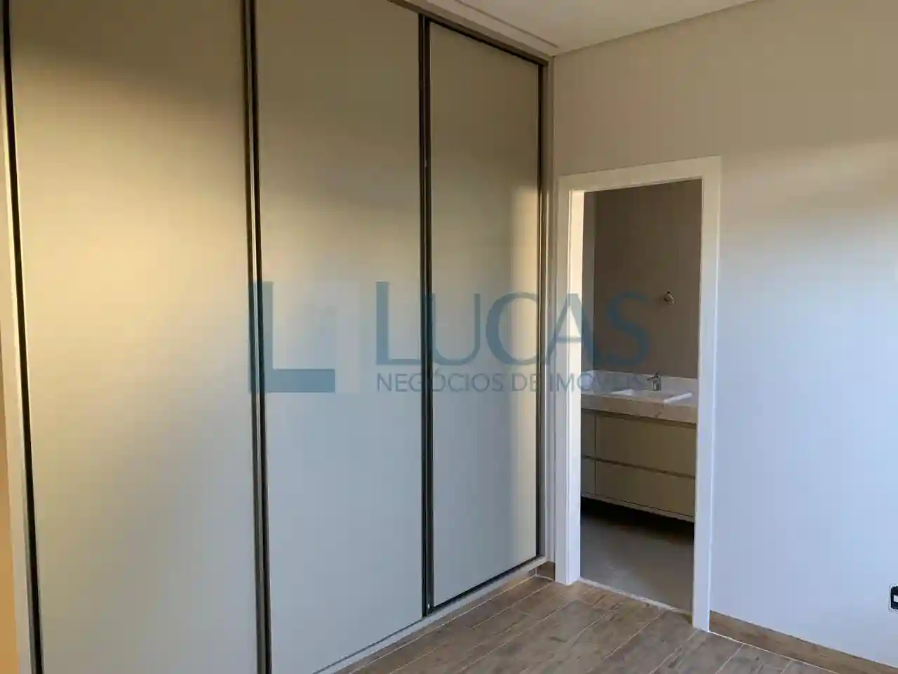Casa de Condomínio com 4 quartos à venda, 228m² — foto 5 de 13