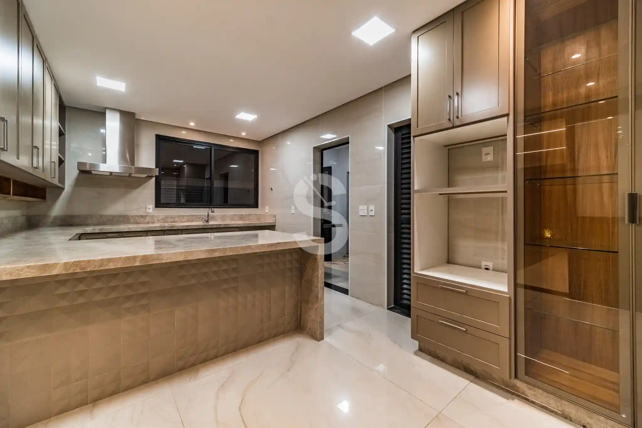 Casa de Condomínio com 5 quartos à venda, 521m² — foto 18 de 26