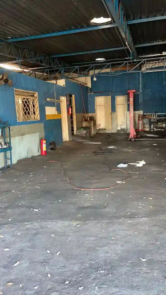 Galpão / Depósito / Armazém  para aluguel, 210m² — foto 11 de 11