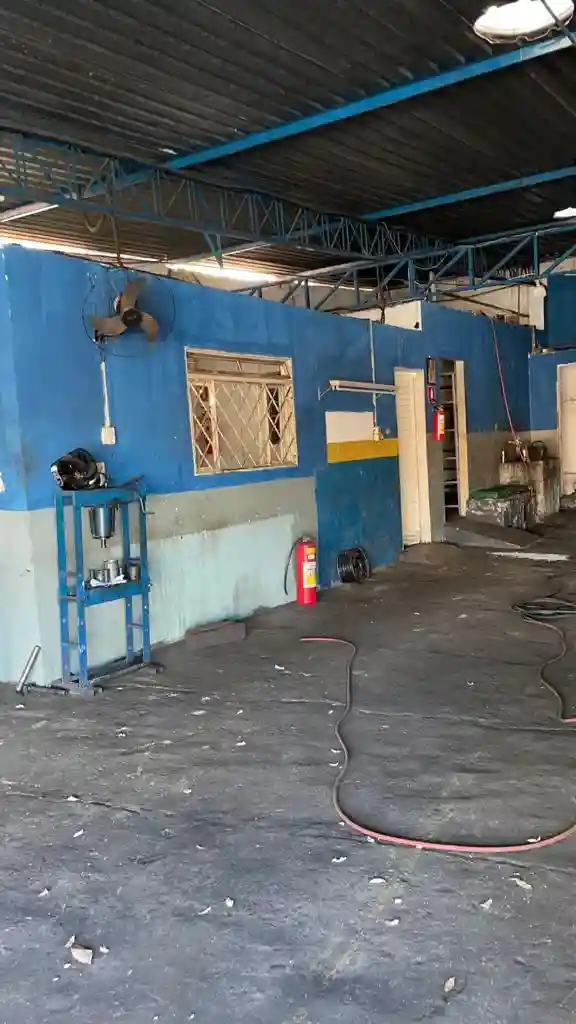 Galpão / Depósito / Armazém  para aluguel, 210m² — foto 4 de 11