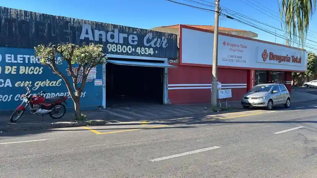 Galpão / Depósito / Armazém  para aluguel, 210m² — foto 8 de 11