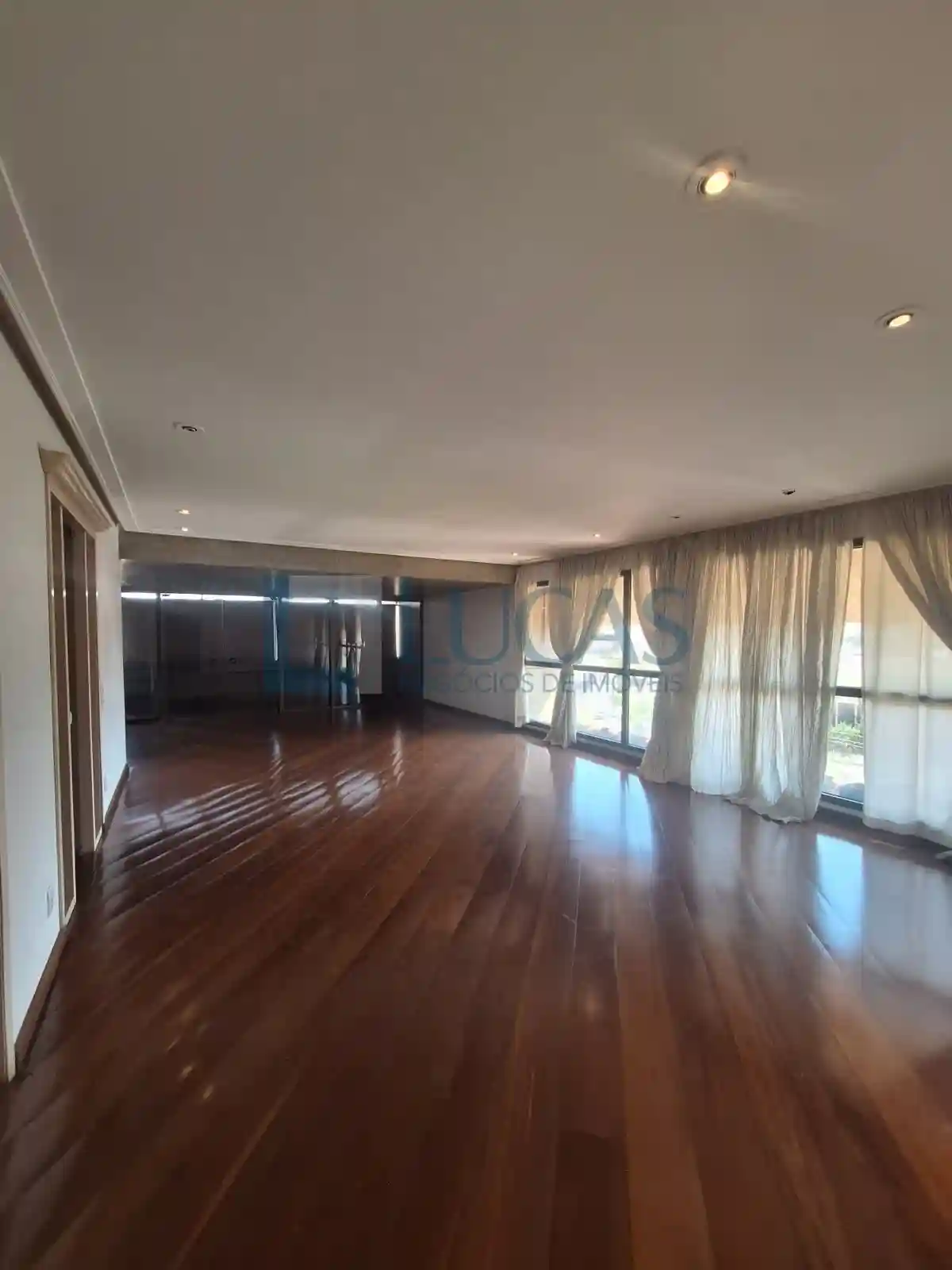 Apartamento com 3 quartos para aluguel, 175m² — foto 2 de 28
