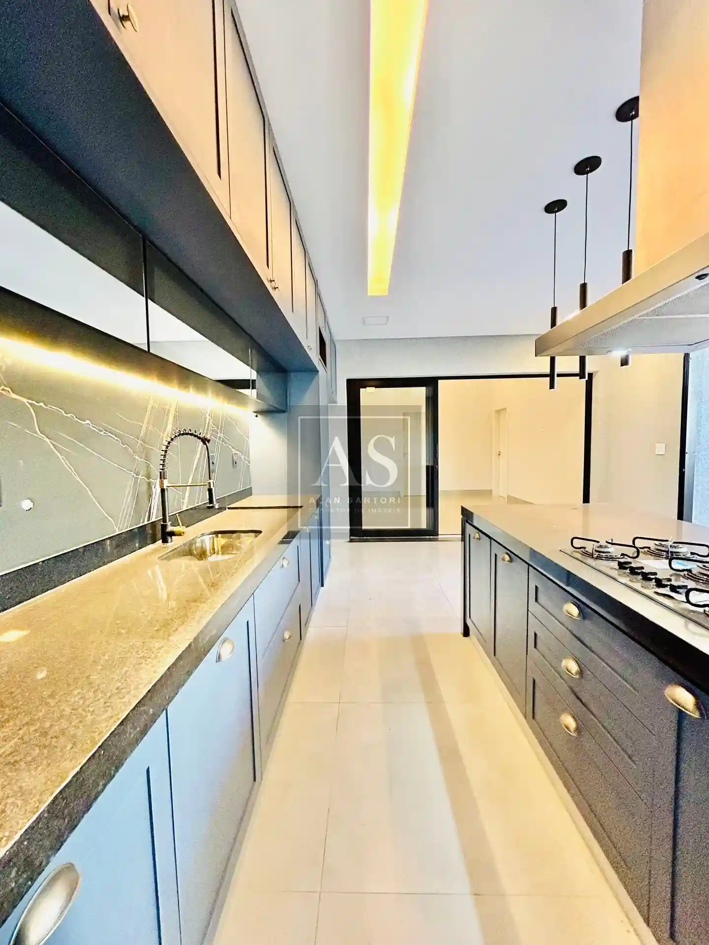 Casa de Condomínio com 3 quartos à venda, 230m² — foto 16 de 38