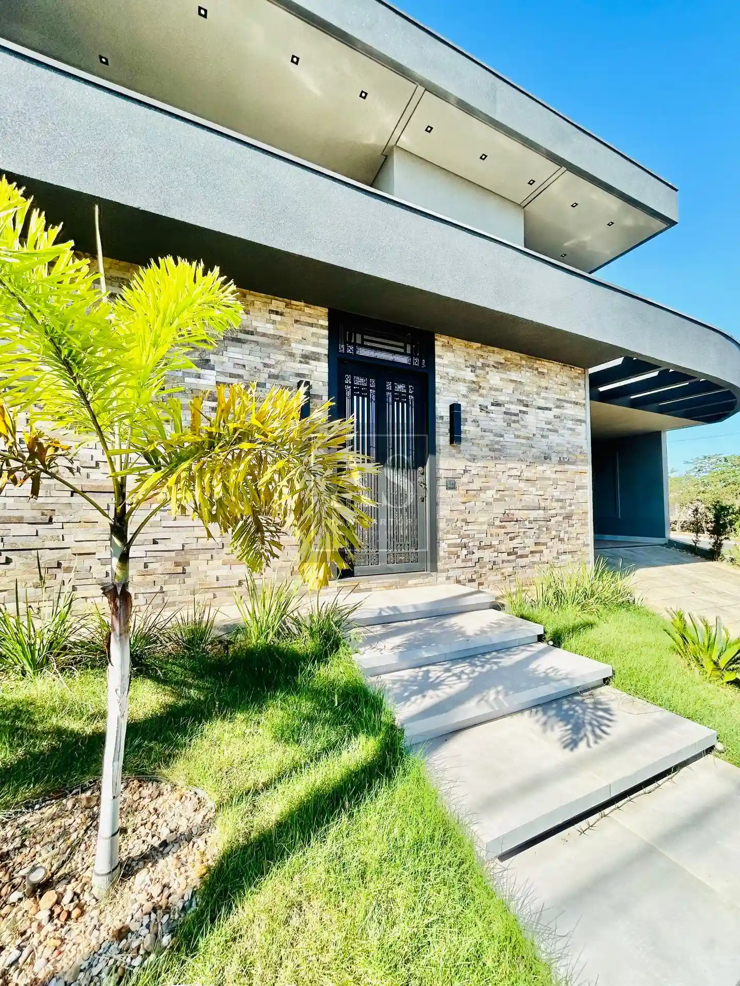 Casa de Condomínio com 3 quartos à venda, 230m² — foto 3 de 38