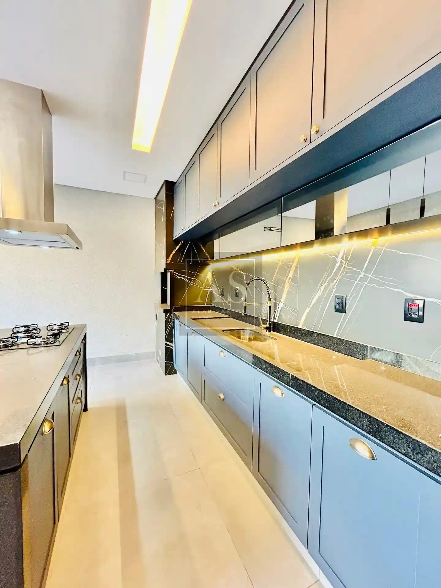 Casa de Condomínio com 3 quartos à venda, 230m² — foto 17 de 38