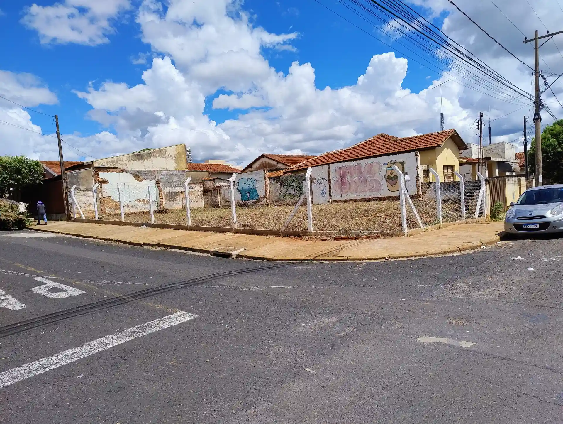 Terreno / Lote / Condomínio  à venda, 242m² — foto 2 de 4
