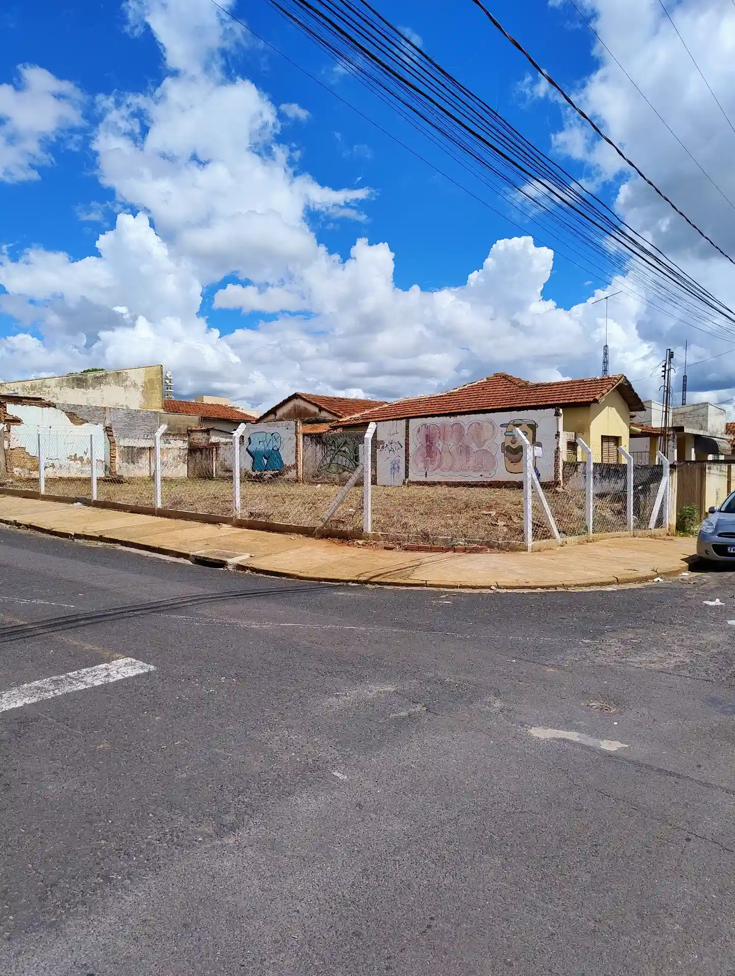 Terreno / Lote / Condomínio  à venda, 242m² — foto 1 de 4