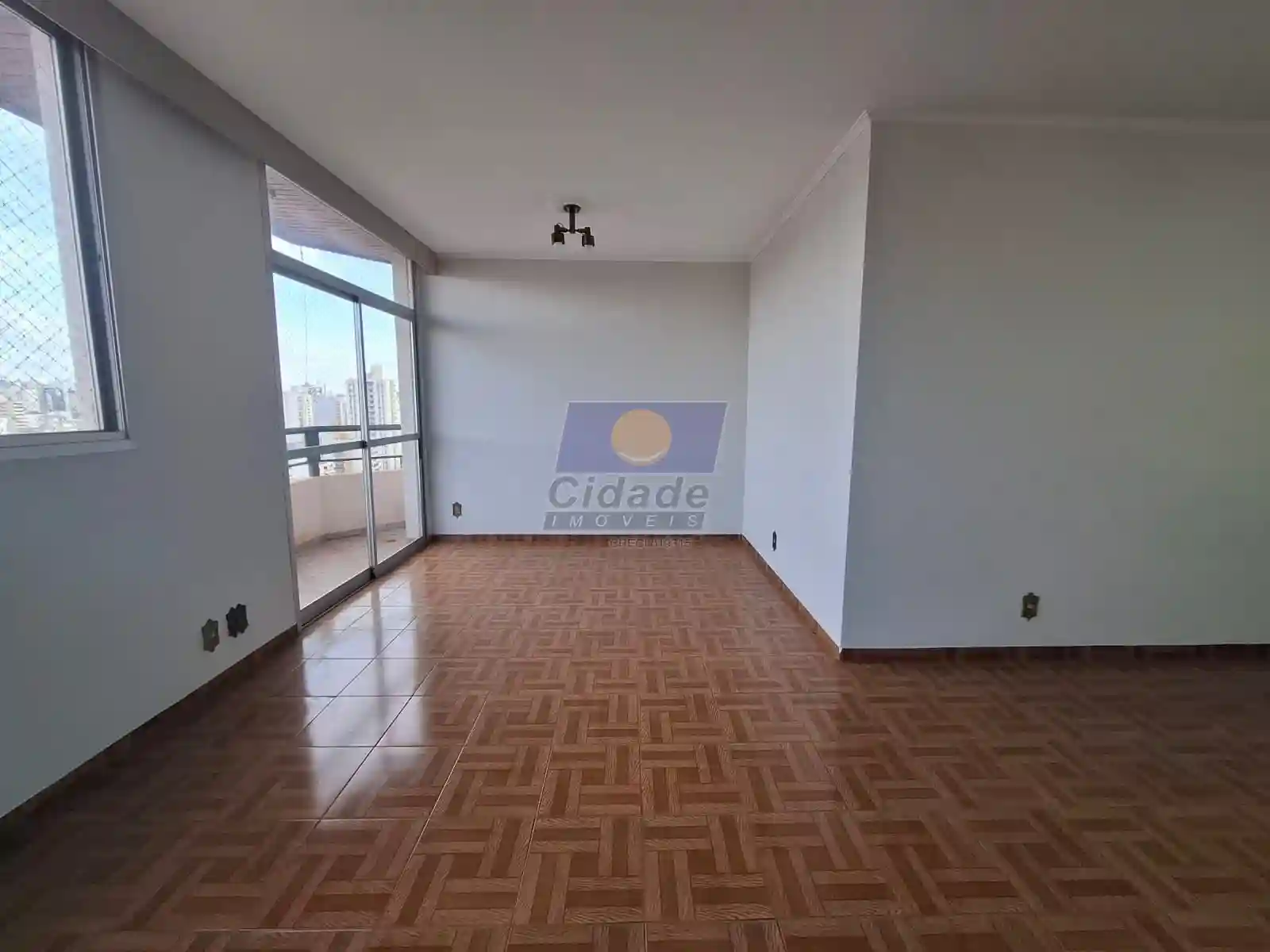 Apartamento com 3 quartos à venda, 140m² — foto 1 de 11