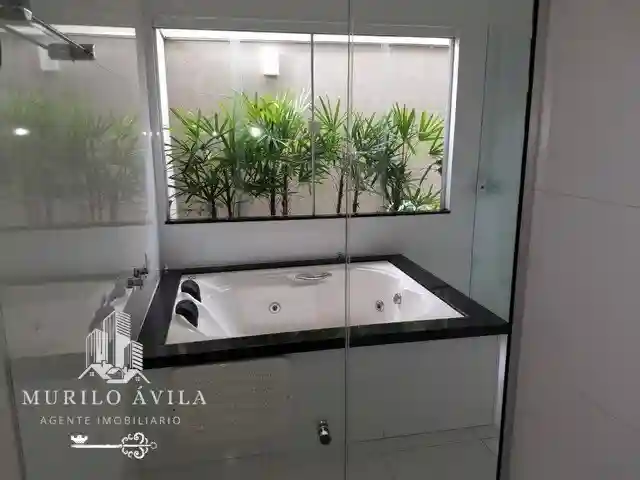 Casa de Condomínio com 3 quartos à venda, 250m² — foto 3 de 6