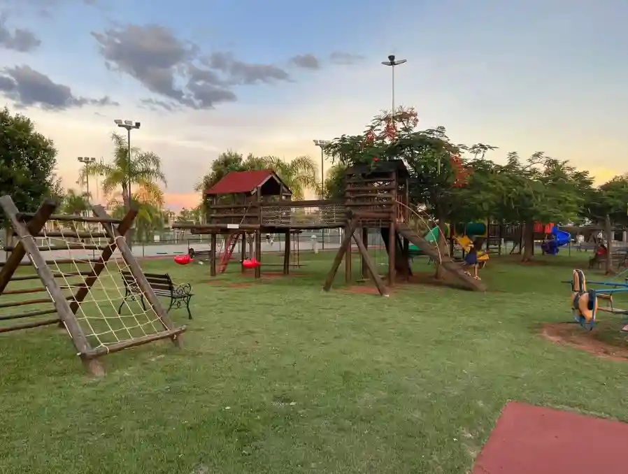 Terreno / Lote / Condomínio  à venda, 275m² — foto 2 de 8