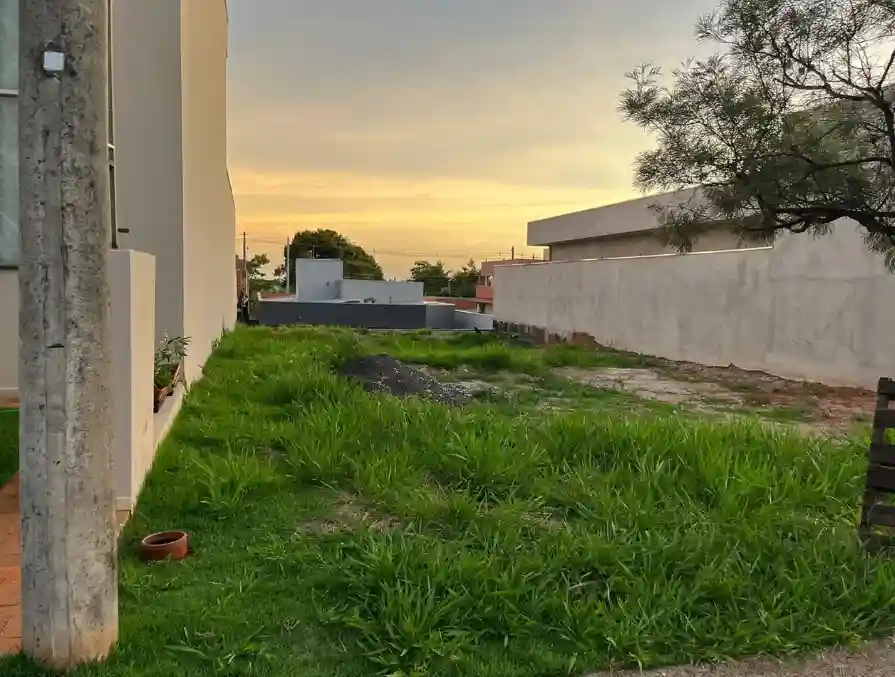 Terreno / Lote / Condomínio  à venda, 275m² — foto 1 de 8