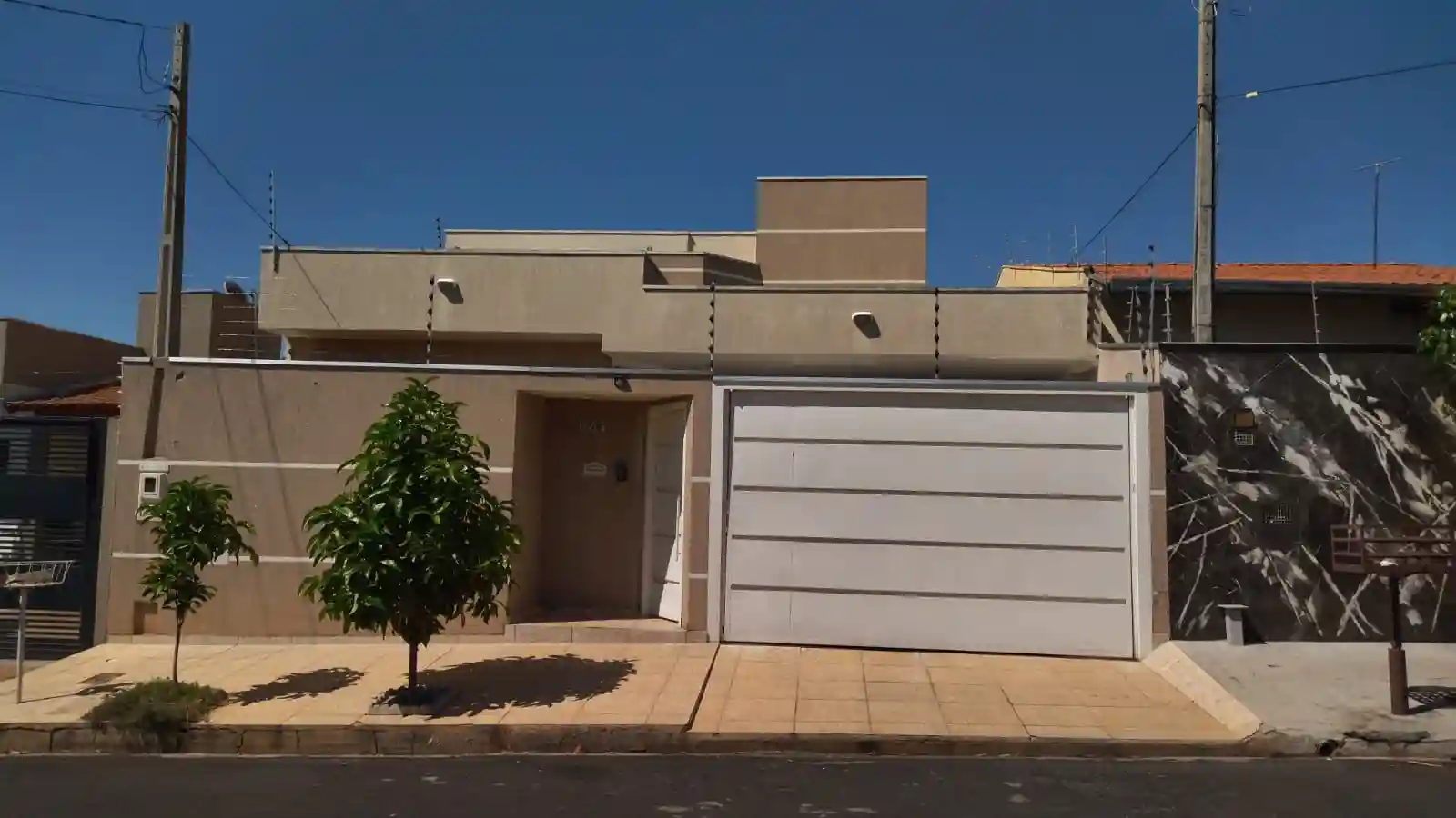 Casa com 3 quartos à venda, 148m² — foto 1 de 13