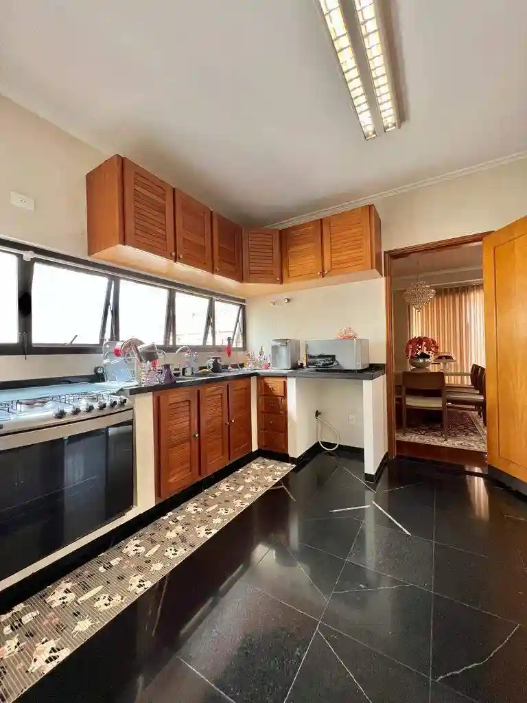 Apartamento com 4 quartos à venda, 240m² — foto 18 de 24