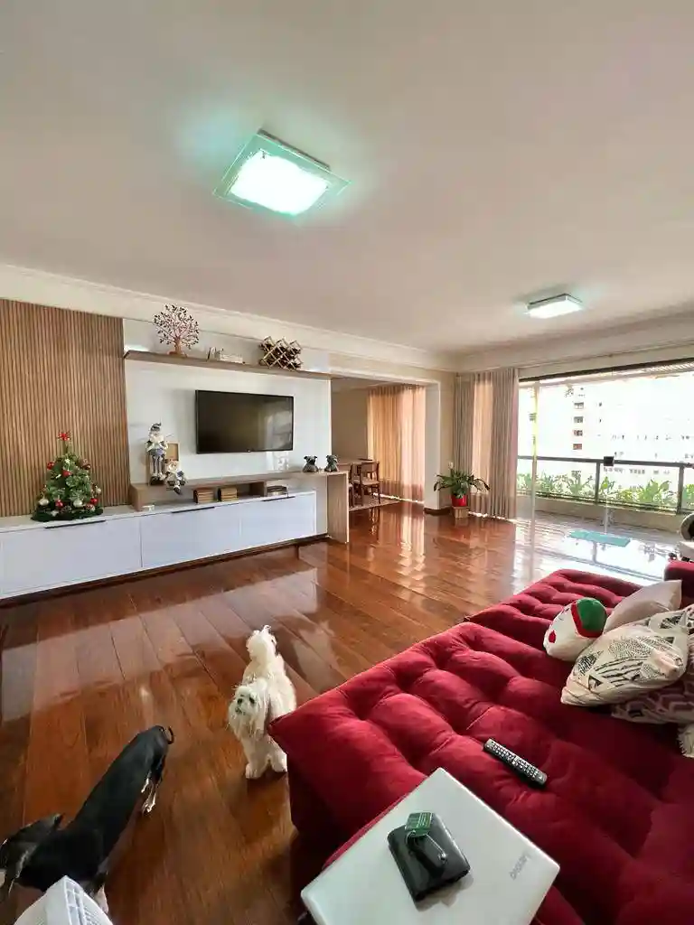 Apartamento com 4 quartos à venda, 240m² — foto 1 de 24