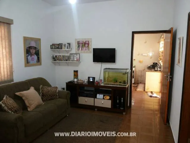 Casa à venda — foto 1 de 2