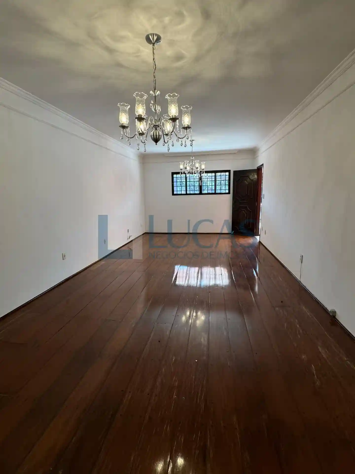 Casa com 3 quartos à venda, 258m² — foto 3 de 13