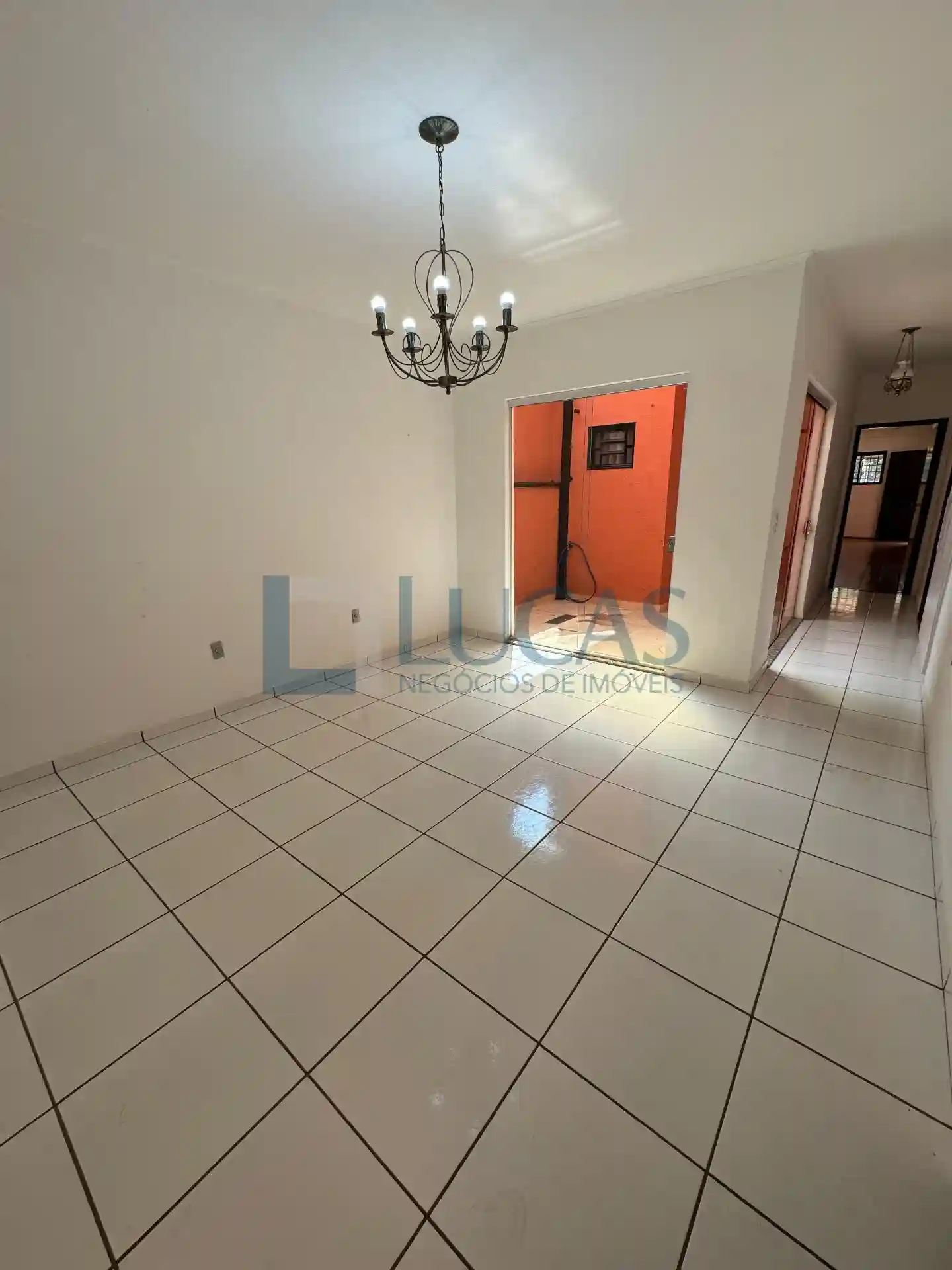 Casa com 3 quartos à venda, 258m² — foto 4 de 13