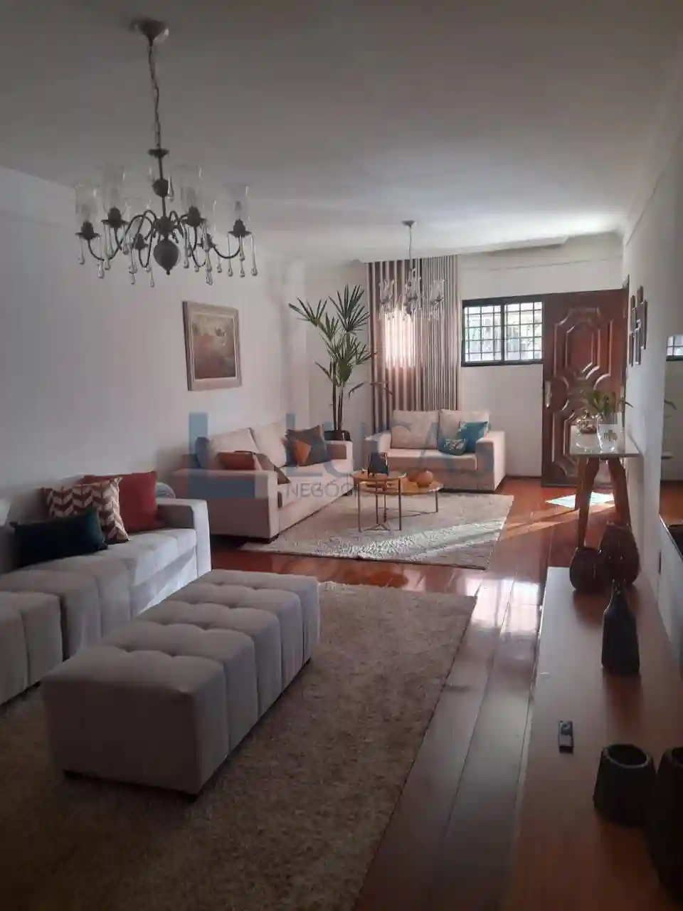 Casa com 3 quartos à venda, 258m² — foto 1 de 13