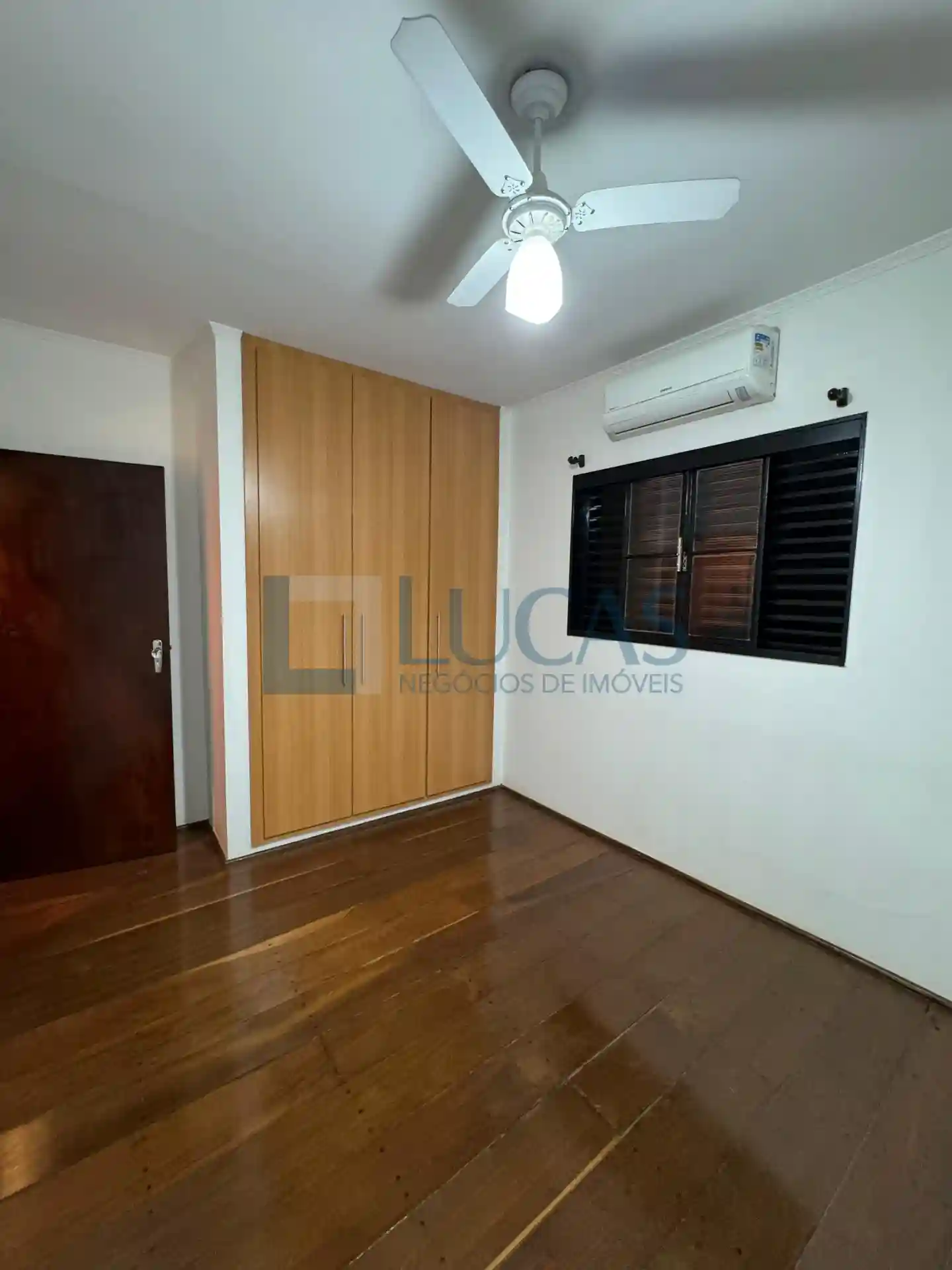Casa com 3 quartos à venda, 258m² — foto 9 de 13