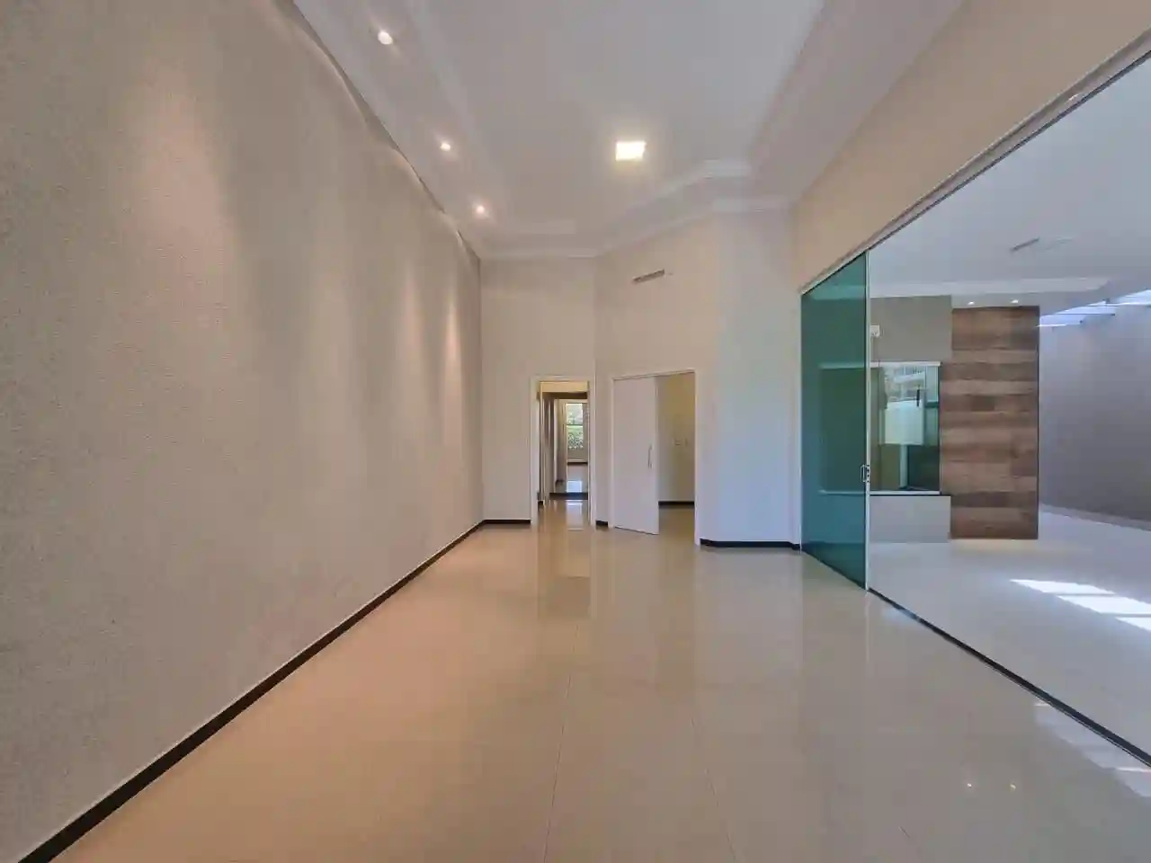 Casa de Condomínio com 3 quartos para aluguel, 240m² — foto 8 de 27