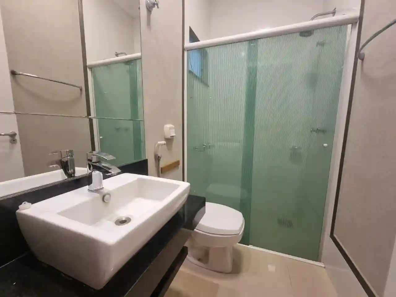 Casa de Condomínio com 3 quartos para aluguel, 240m² — foto 18 de 27