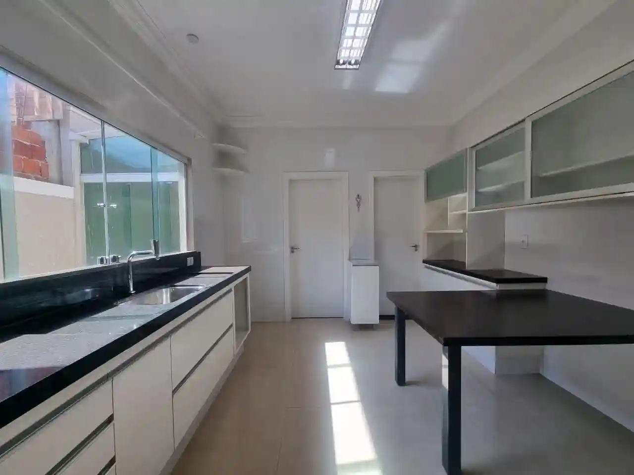 Casa de Condomínio com 3 quartos para aluguel, 240m² — foto 11 de 27