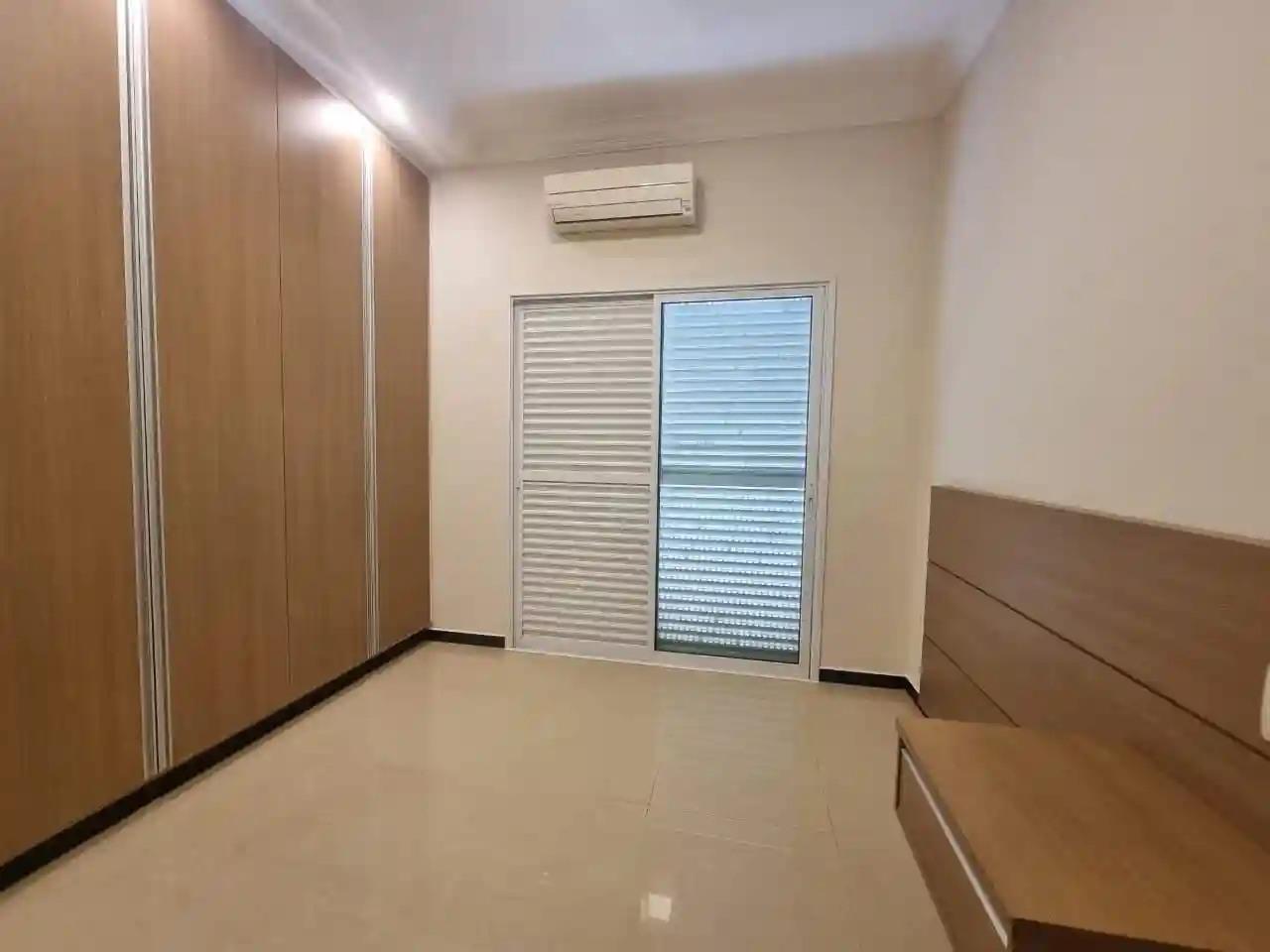 Casa de Condomínio com 3 quartos para aluguel, 240m² — foto 20 de 27