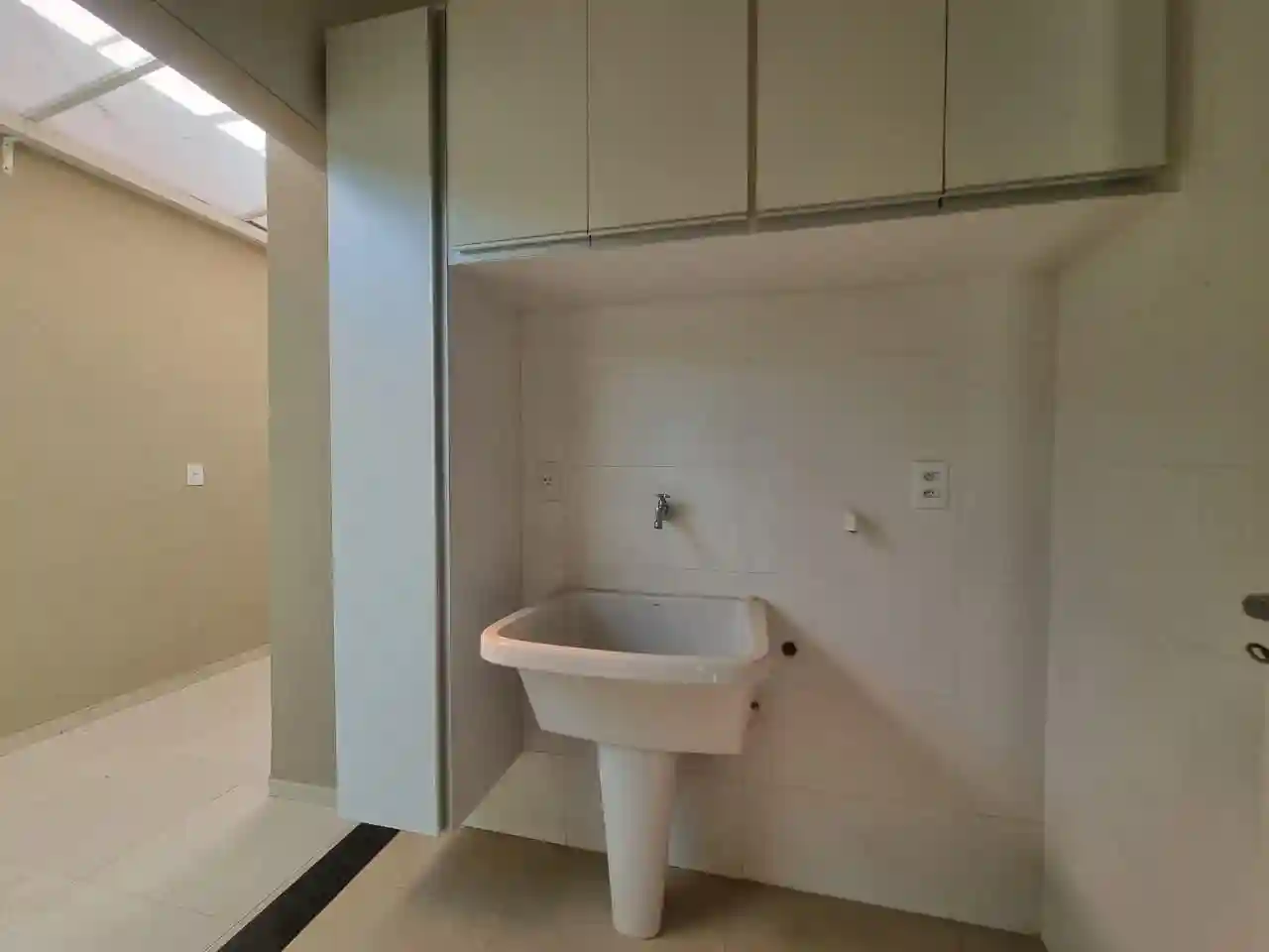 Casa de Condomínio com 3 quartos para aluguel, 240m² — foto 23 de 27