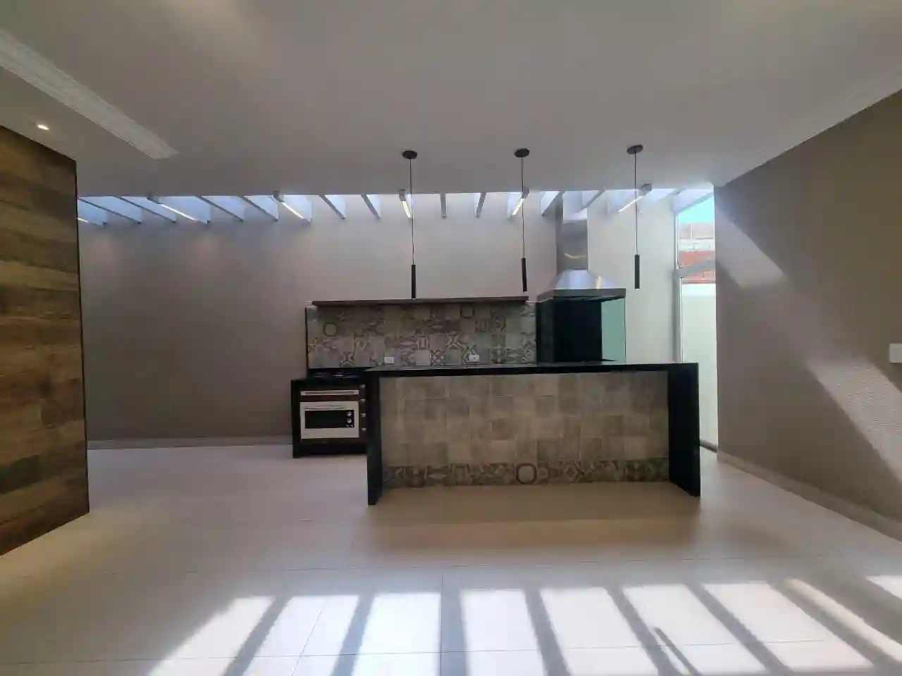 Casa de Condomínio com 3 quartos para aluguel, 240m² — foto 3 de 27
