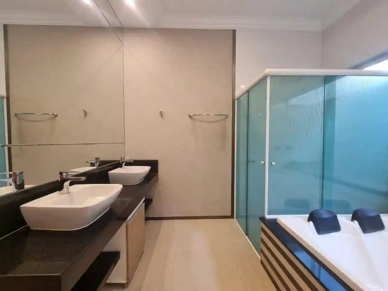 Casa de Condomínio com 3 quartos para aluguel, 240m² — foto 15 de 27