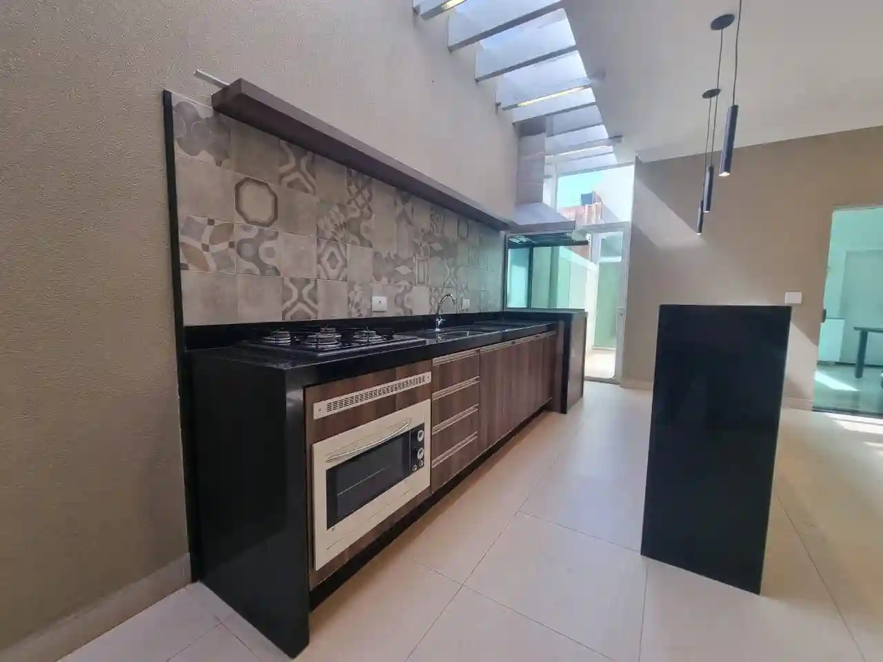 Casa de Condomínio com 3 quartos para aluguel, 240m² — foto 7 de 27