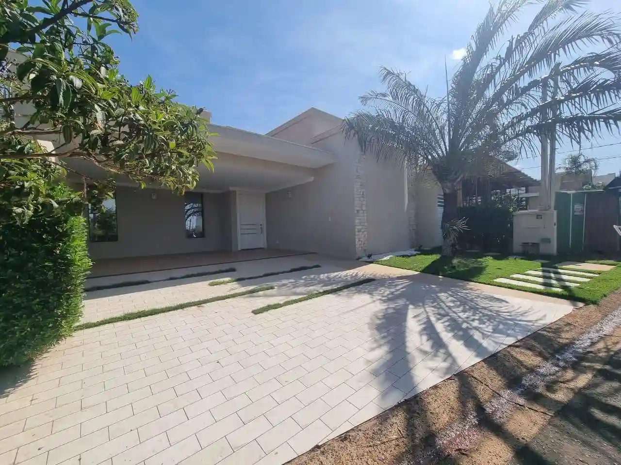 Casa de Condomínio com 3 quartos para aluguel, 240m² — foto 24 de 27
