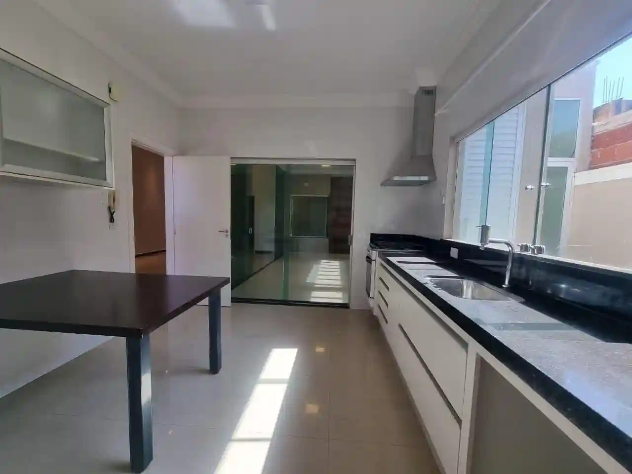 Casa de Condomínio com 3 quartos para aluguel, 240m² — foto 5 de 27