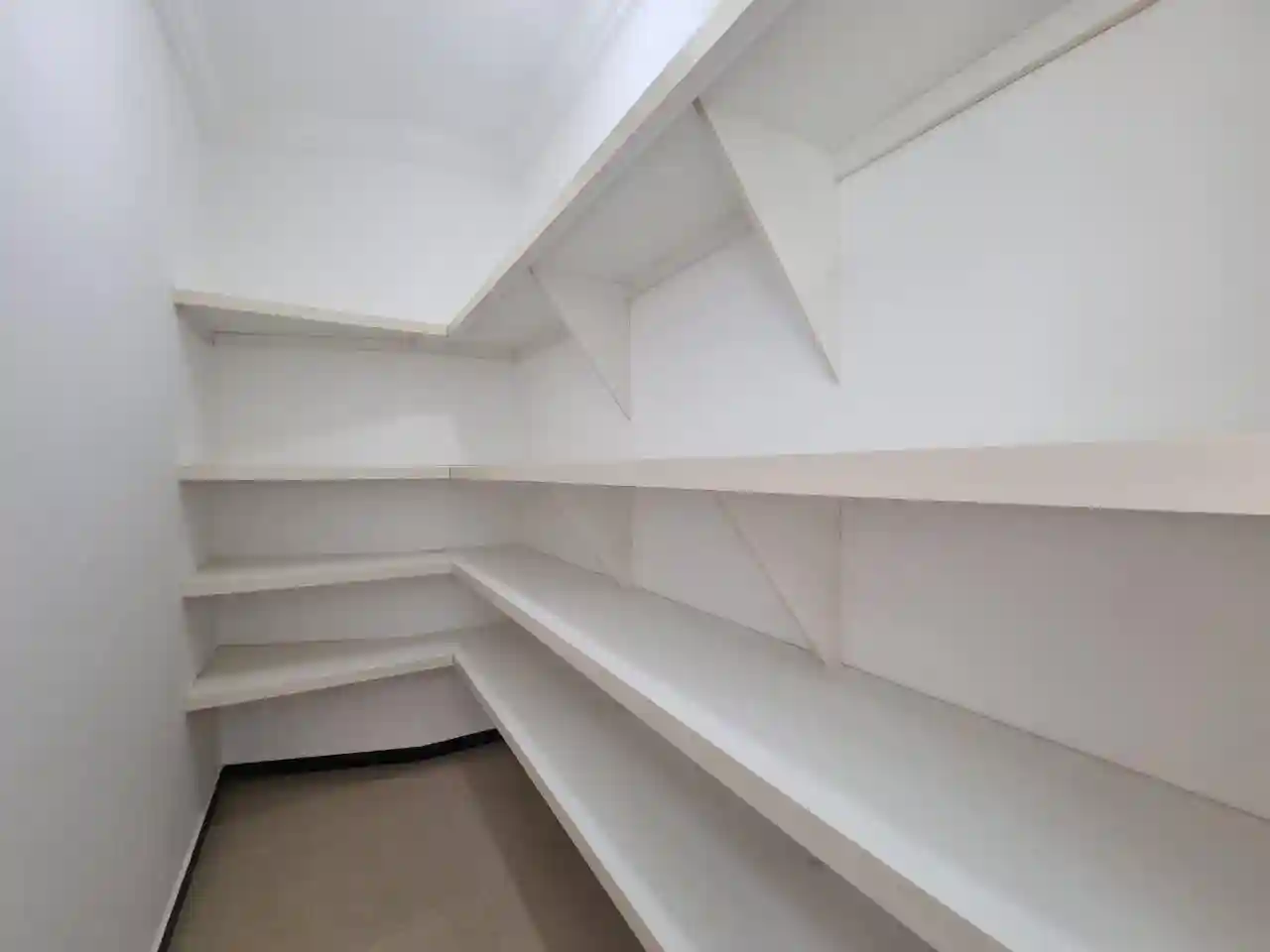 Casa de Condomínio com 3 quartos para aluguel, 240m² — foto 13 de 27