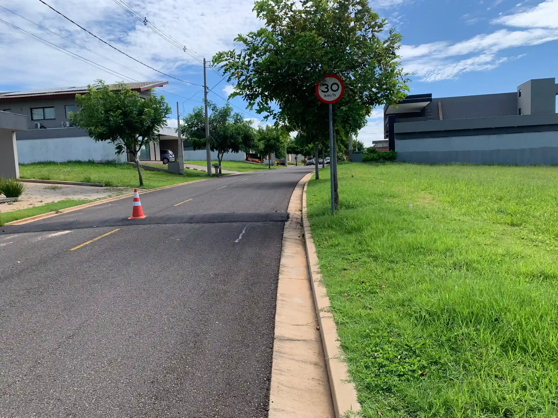 Terreno / Lote / Condomínio  à venda, 302m² — foto 14 de 17