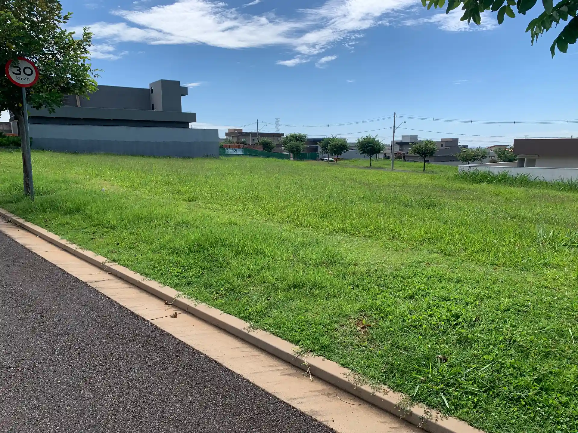 Terreno / Lote / Condomínio  à venda, 302m² — foto 15 de 17