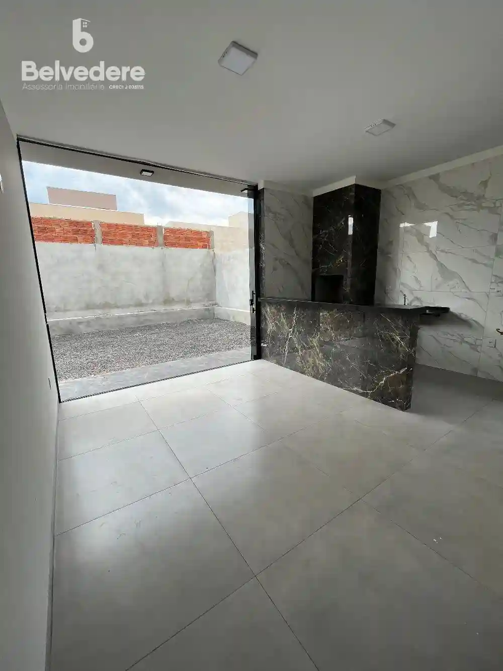 Casa com 2 quartos à venda, 80m² — foto 2 de 7