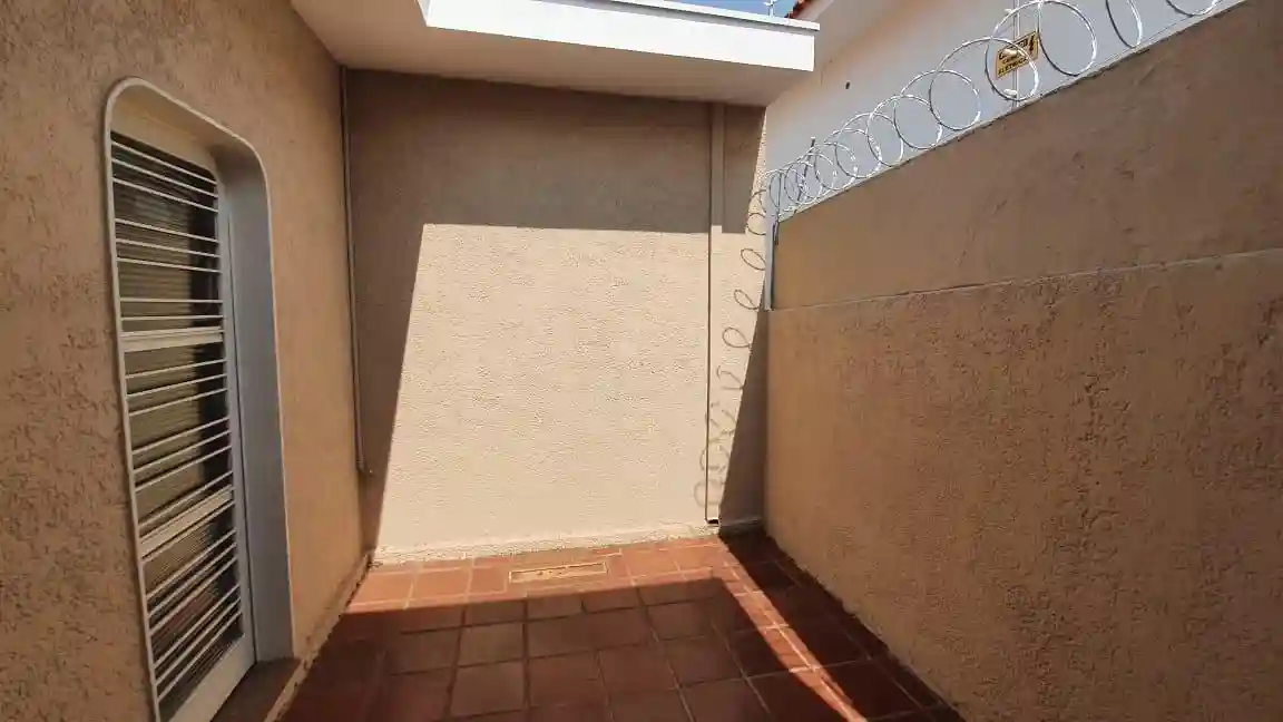 Casa com 3 quartos à venda, 224m² — foto 2 de 20