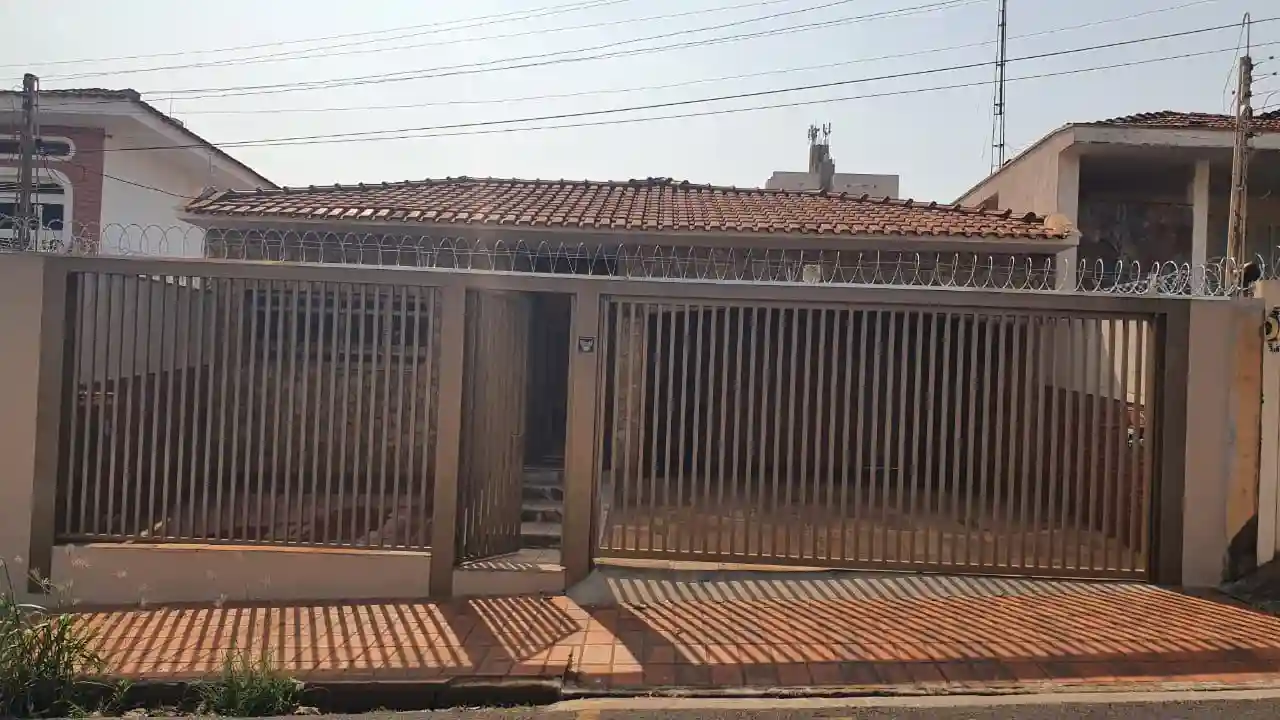 Casa com 3 quartos à venda, 224m² — foto 1 de 20