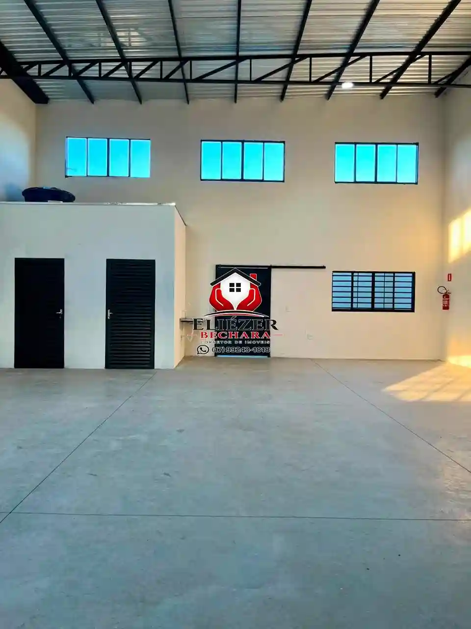 Loja / Salão / Ponto Comercial à venda, 122m² — foto 2 de 13