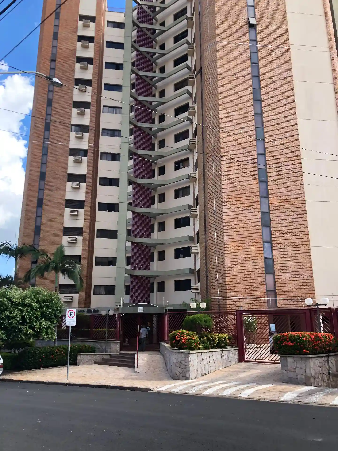 Apartamento com 3 quartos à venda, 136m² — foto 1 de 13
