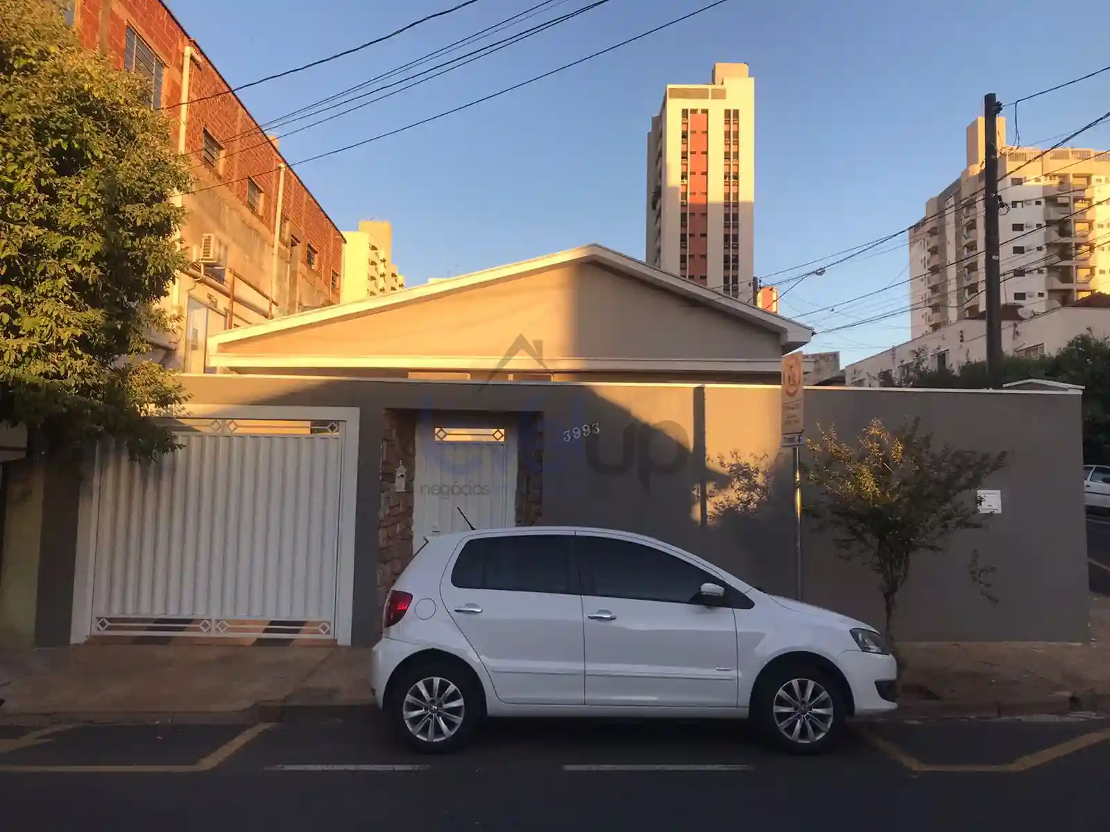 Casa Comercial com 3 quartos à venda, 130m² — foto 1 de 22