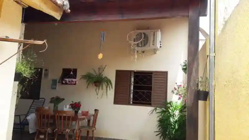 Casa à venda — foto 2 de 2