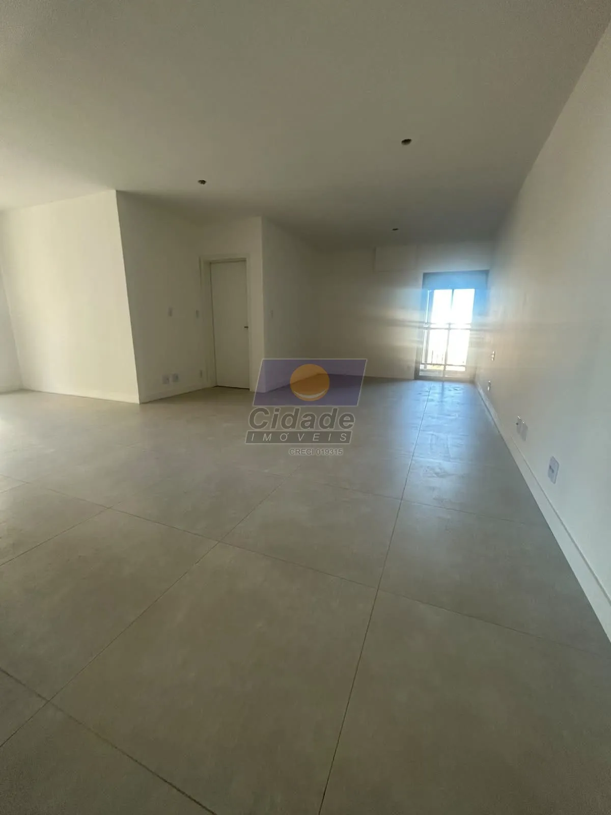 Apartamento com 3 quartos à venda, 108m² — foto 1 de 10
