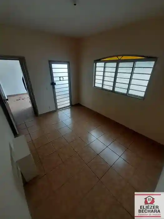 Casa com 3 quartos à venda, 160m² — foto 1 de 21
