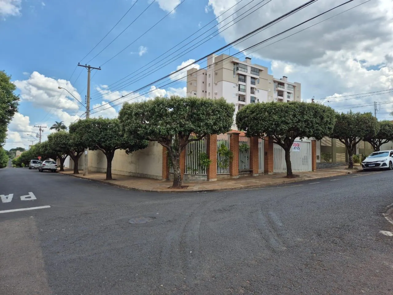 Casa com 3 quartos à venda, 360m² — foto 1 de 17