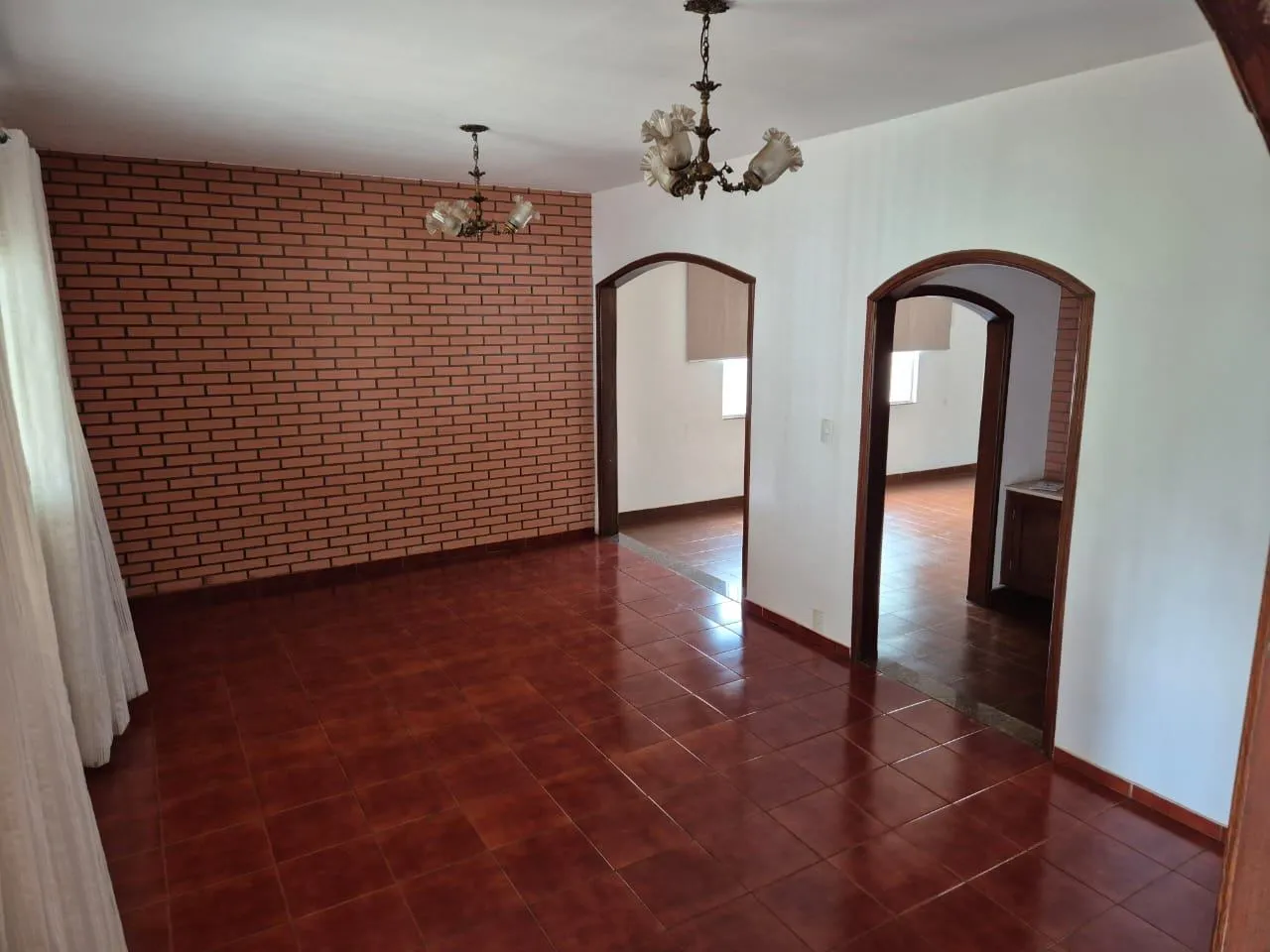 Casa com 3 quartos à venda, 360m² — foto 2 de 17