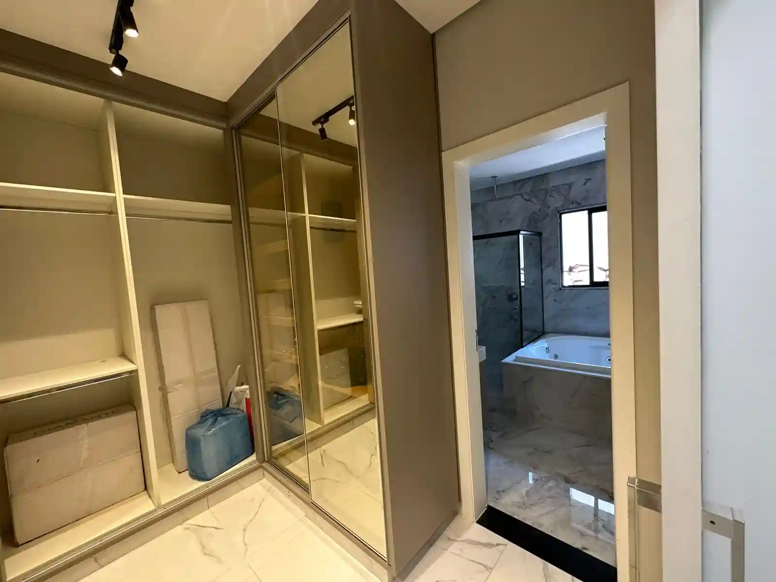 Casa de Condomínio com 3 quartos à venda, 410m² — foto 3 de 25