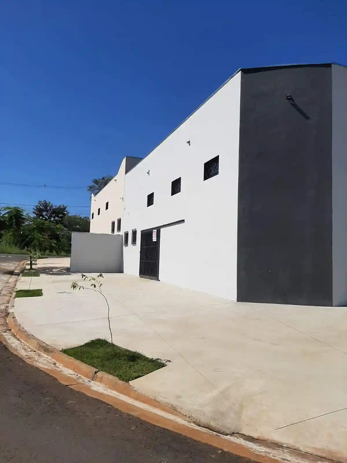 Loja / Salão / Ponto Comercial  para aluguel, 120m² — foto 1 de 8
